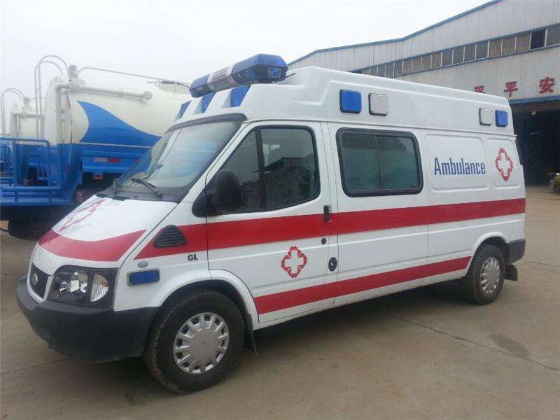 救護車和醫(yī)療車有什么區(qū)別？救護車廠家專業(yè)為你解答。01