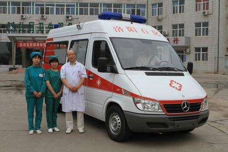 車(chē)禍期間，救護(hù)車(chē)及時(shí)出現(xiàn)能救人于危難