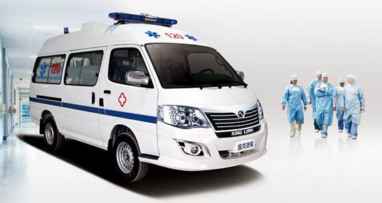 命懸一線牽動人心，救護(hù)車臨危不亂治病救人_
