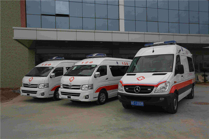 救護(hù)車進(jìn)小區(qū)受阻是怎么回事？救護(hù)車廠家?guī)懔私馐虑槭寄?2
